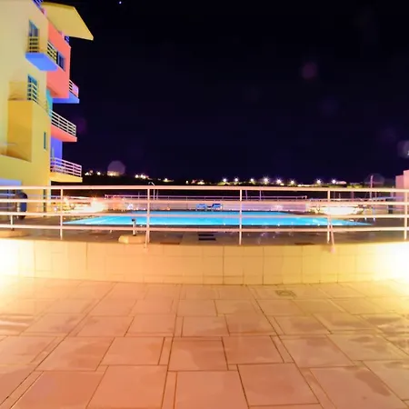 Marina De T1 Até 2 Pax Ou T2 Até 6 Pax Com Piscina E Vista Marina